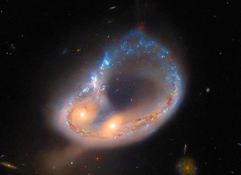 hubble-space-telescope-galaxy-merger-arp-madore-417-391.jpg